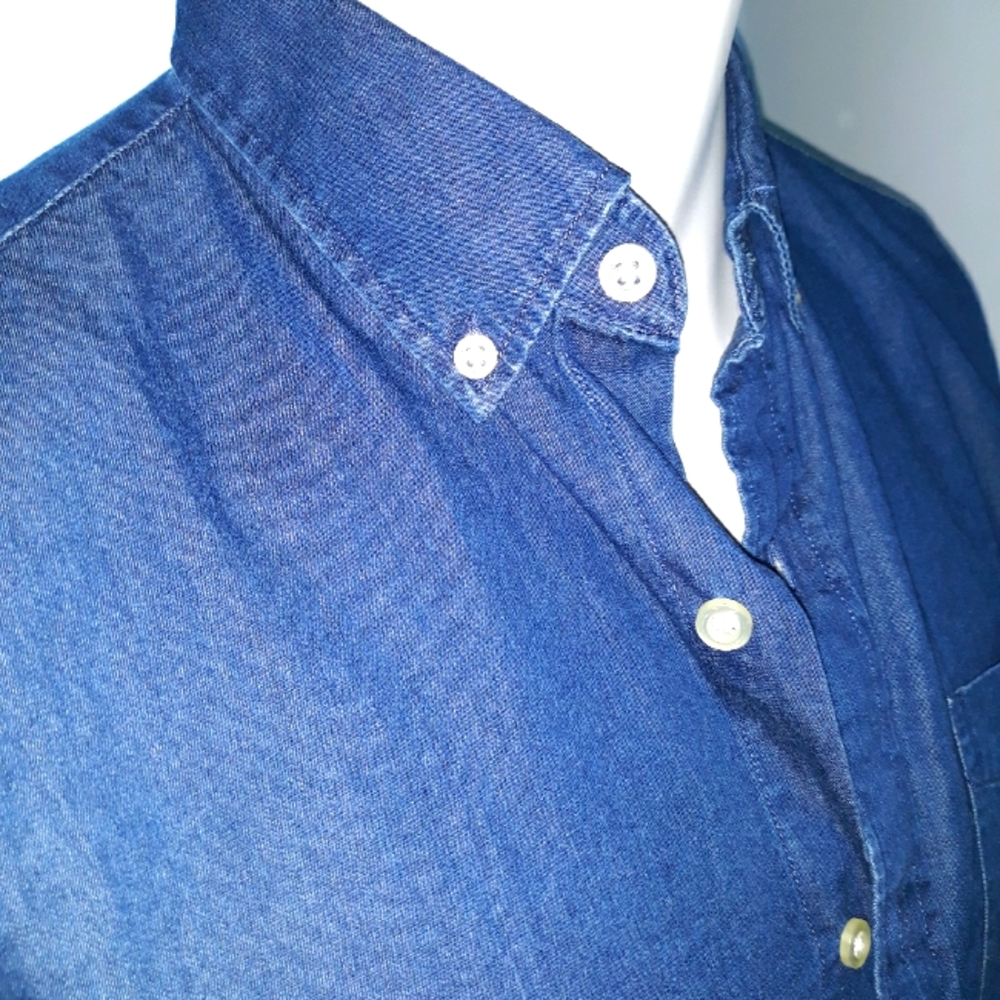 GAP mens NEW denim shirt. NWT. Medium